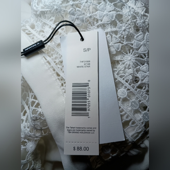 T Tahari V-Neck Crochet Bell-Sleeve Top Size S/P - Picture 11 of 12